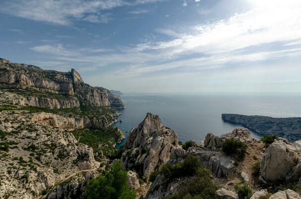 Image d'un paysage au bord de la mer